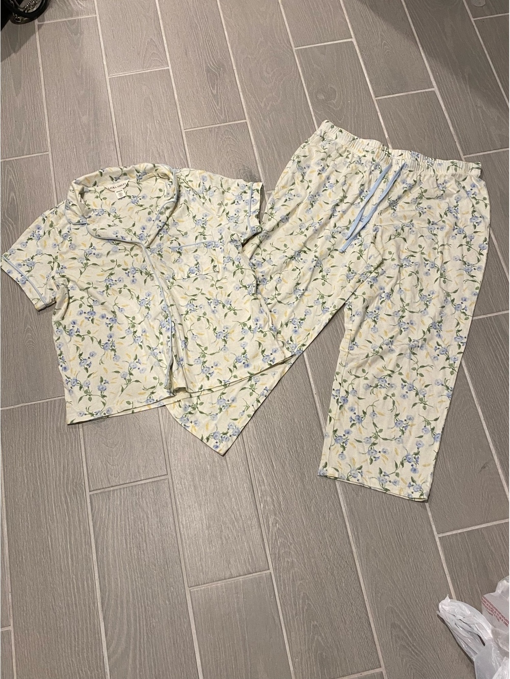 Laura Ashley Floral Print Pajama Set Medium